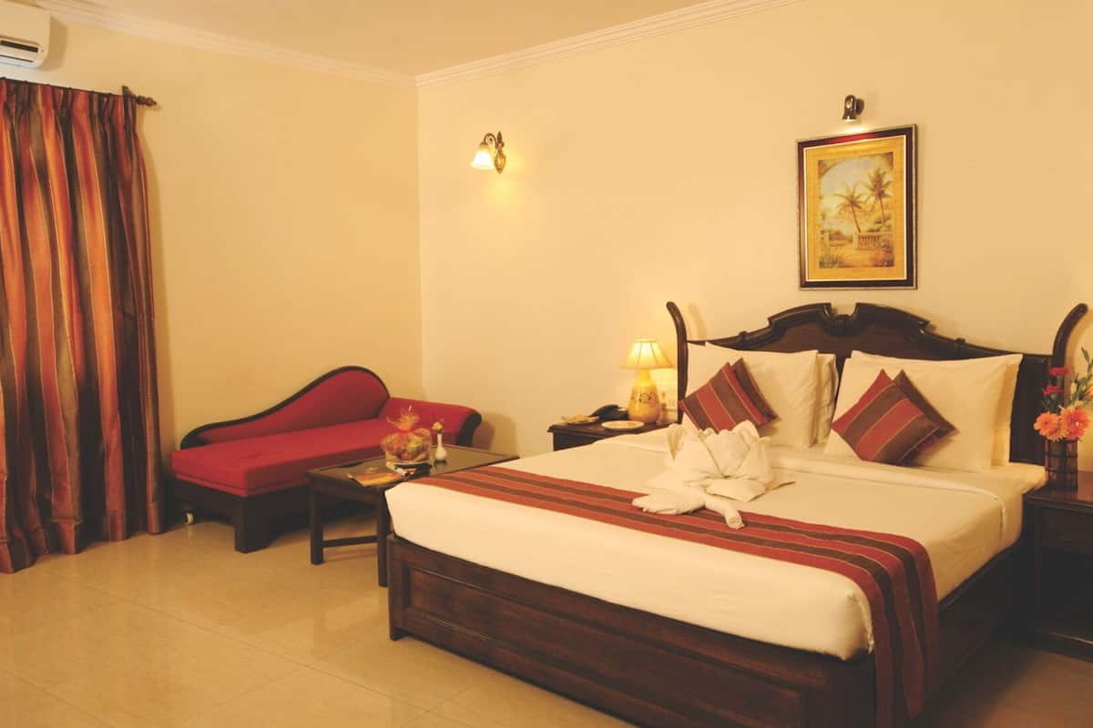 Premium bedding, minibar, in-room safe, cribs/infant beds
