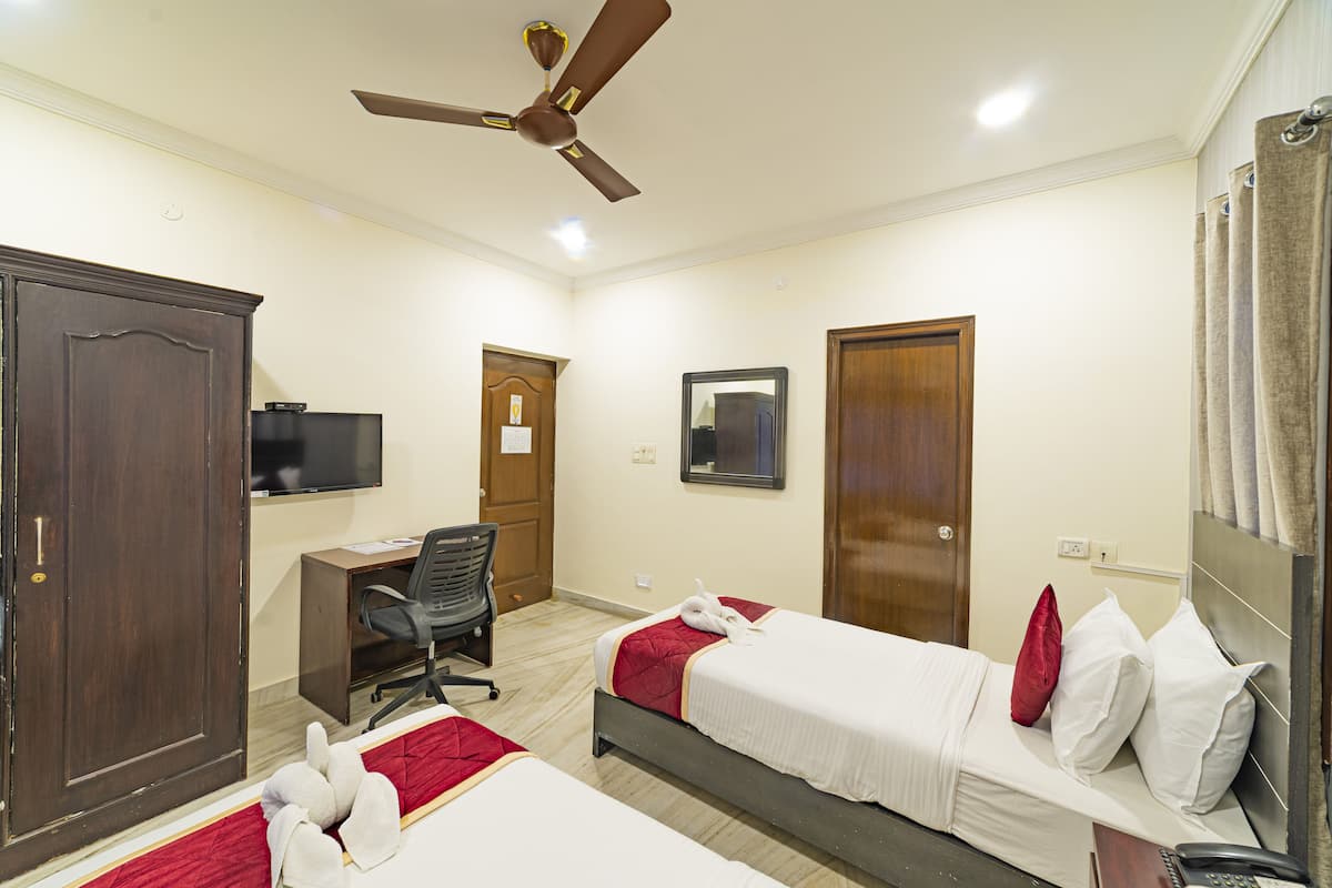 Standard Room | 1 bedroom, premium bedding, memory-foam beds, in-room safe