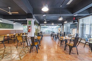 Café da manhã (INR 299 por pessoa)