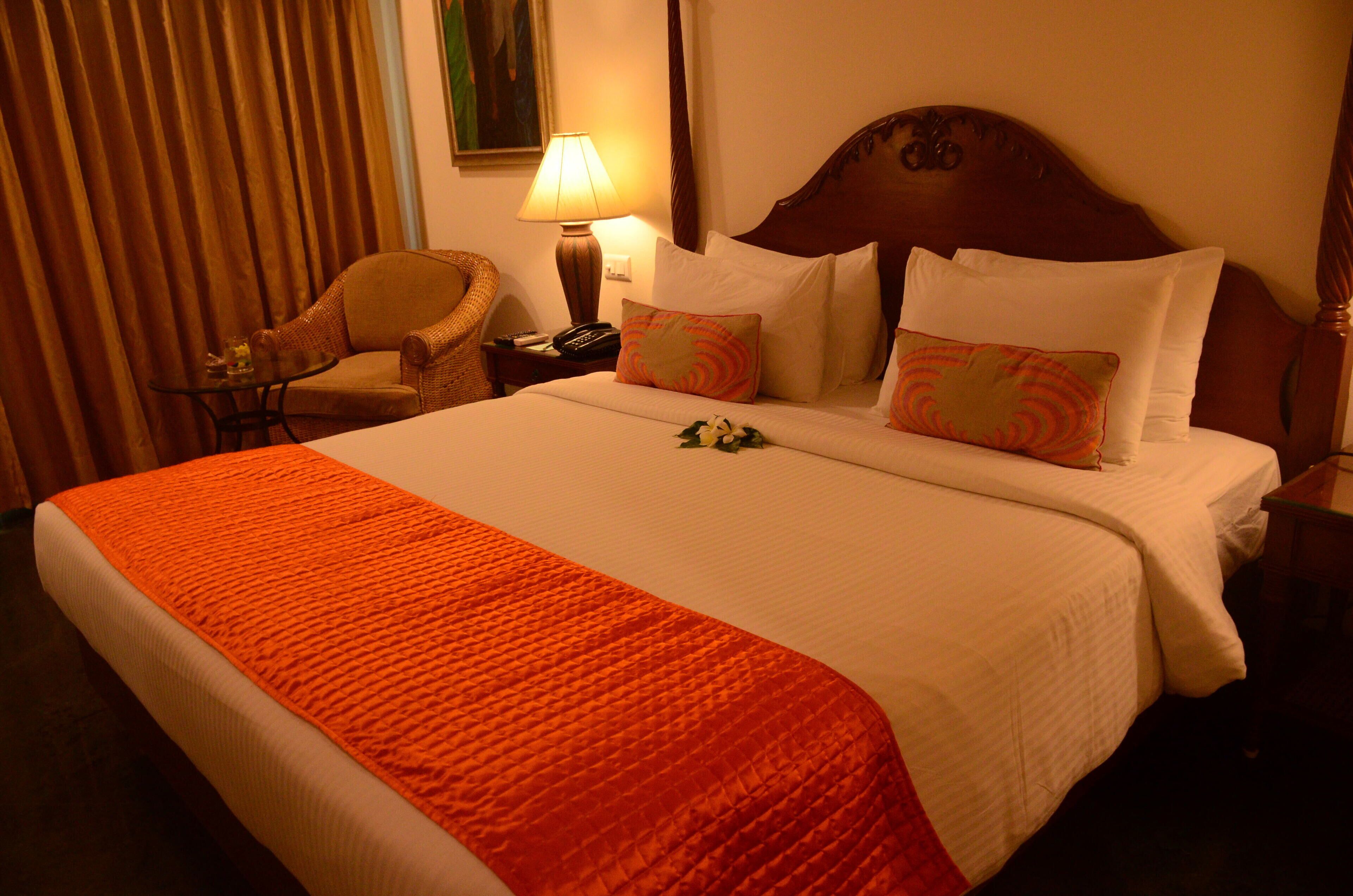 deluxe room with partial ocean view on first floor | in-room safe, desk