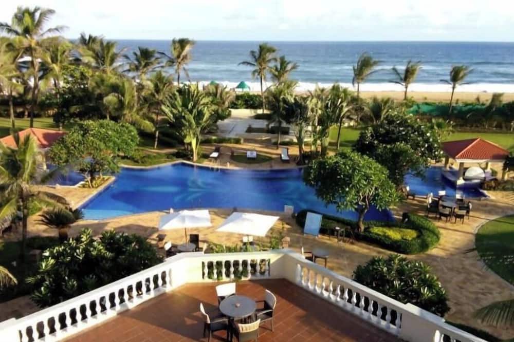 The Hans Coco Palms