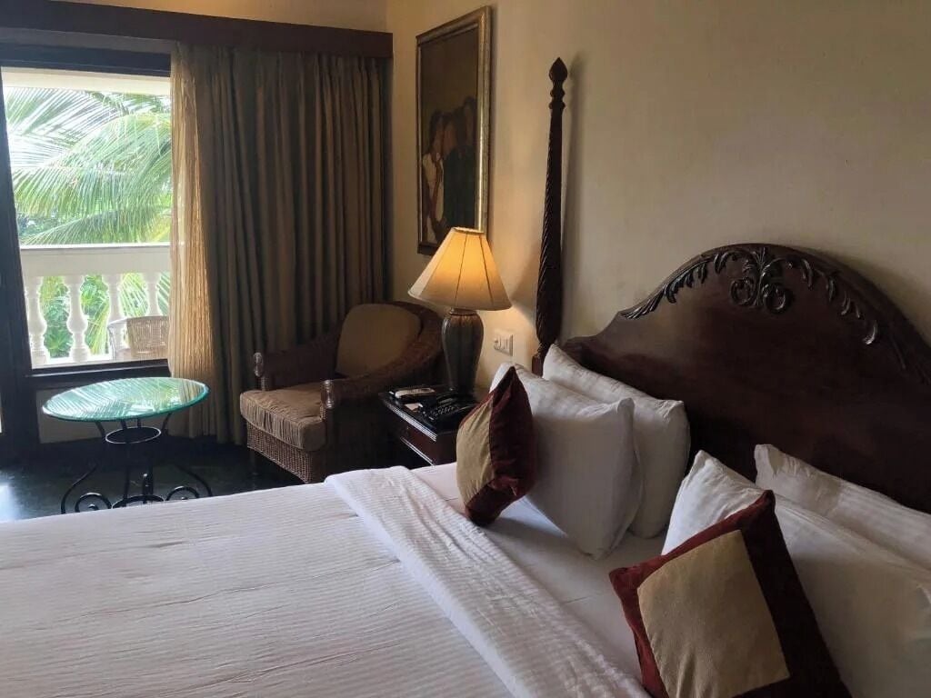 Minibar, in-room safe, desk, free WiFi