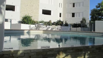 2 outdoor pools