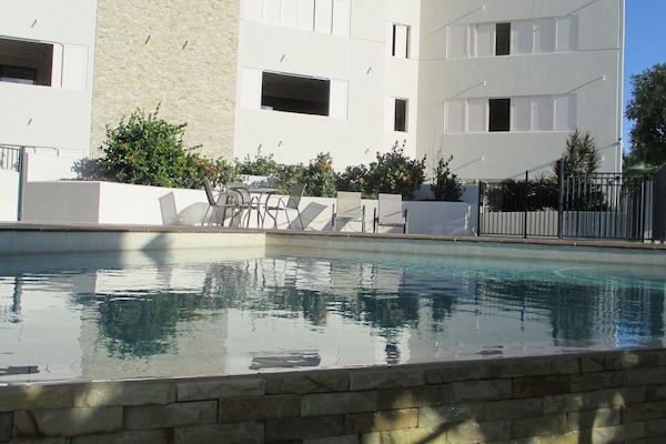 2 outdoor pools