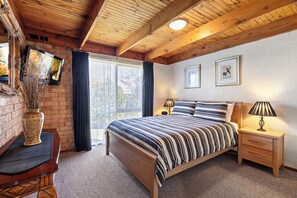 Two Bedroom Kaori Villa | Premium bedding, down comforters, pillowtop beds, individually decorated - Bungunyah Apartments (Croydon)