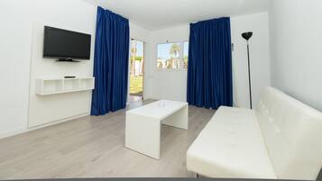 Bungalow, 1 Bedroom | Living room
