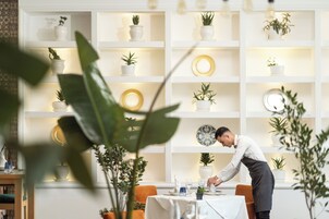2 restaurants, spécialités Cuisine internationale