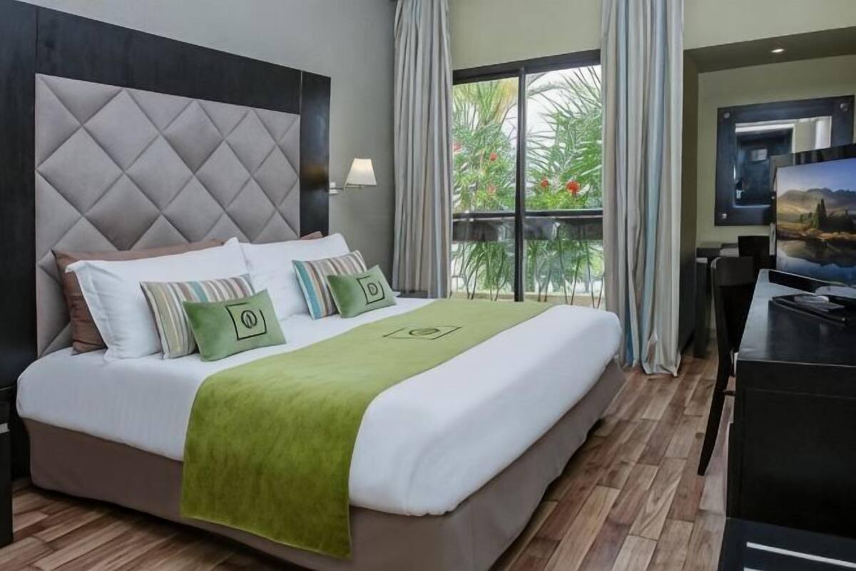 WiFi (free), bed sheets