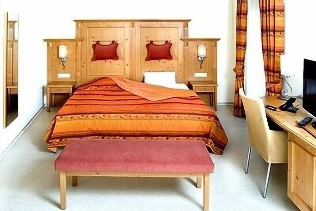 Habitación superior | Ropa de cama de alta calidad y caja de seguridad en la habitación