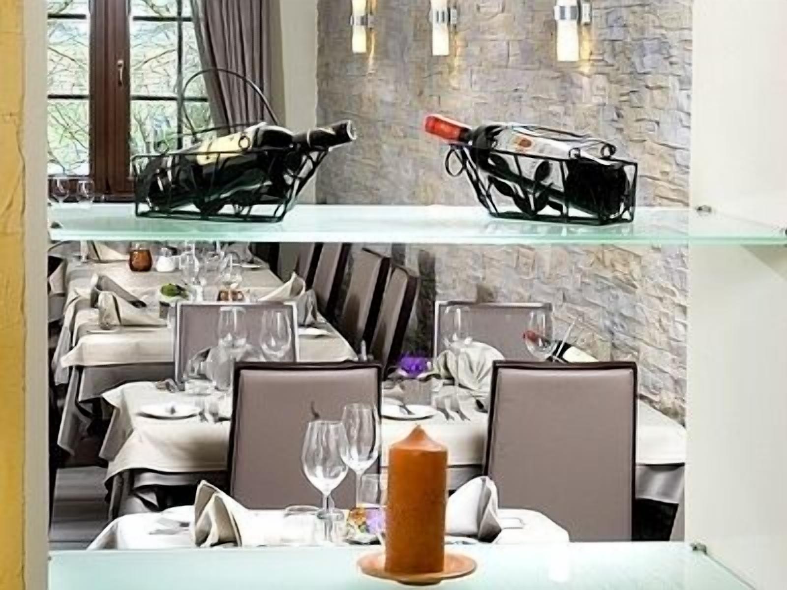 breakfast, lunch, dinner served; international cuisine