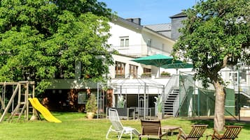 Children’s play area – outdoor