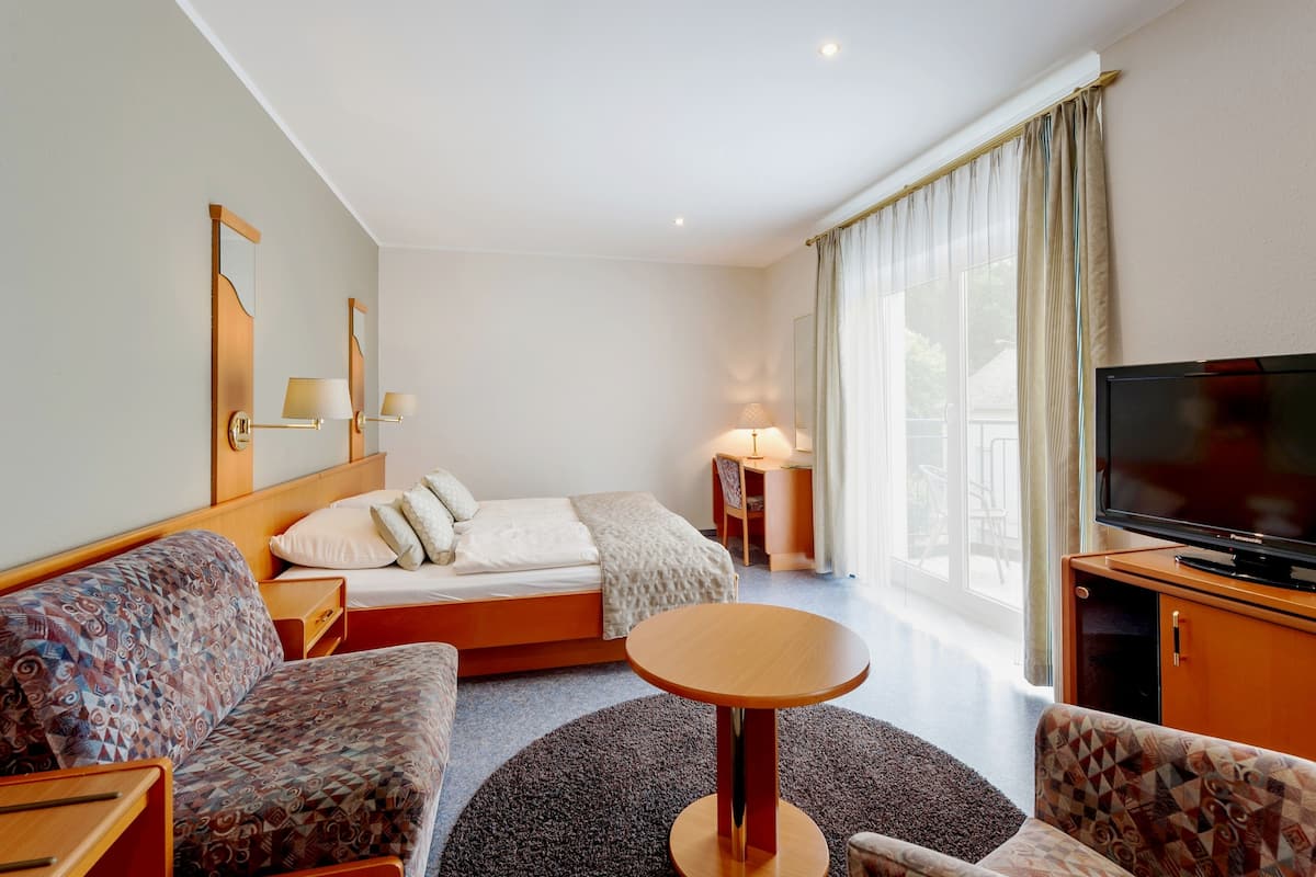 superior room | premium bedding, in-room safe, desk, iron/ironing board