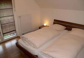 Doppelzimmer | Hochwertige Bettwaren, Zimmersafe, Schreibtisch, Bügeleisen/Bügelbrett