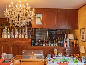 Buffet déjeuner gratuit tous les jours