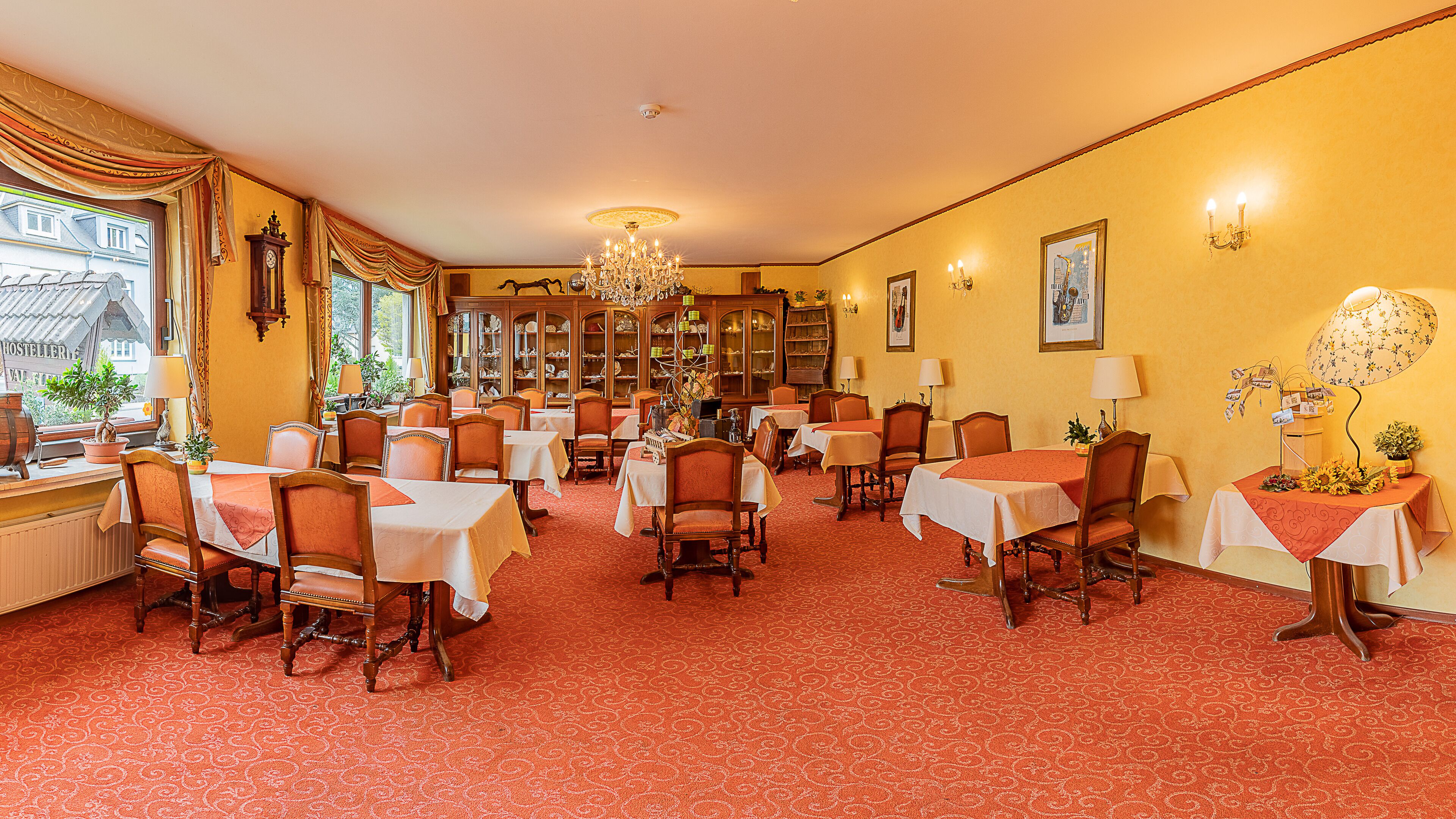 Breakfast, lunch and dinner served