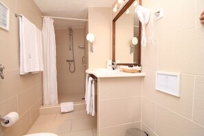 Máy sấy tóc, khăn tắm