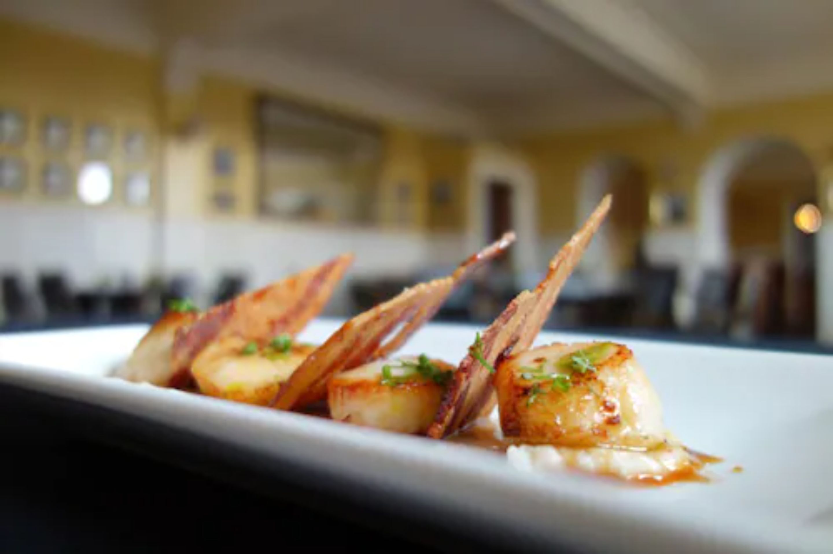 2 restaurants, breakfast served