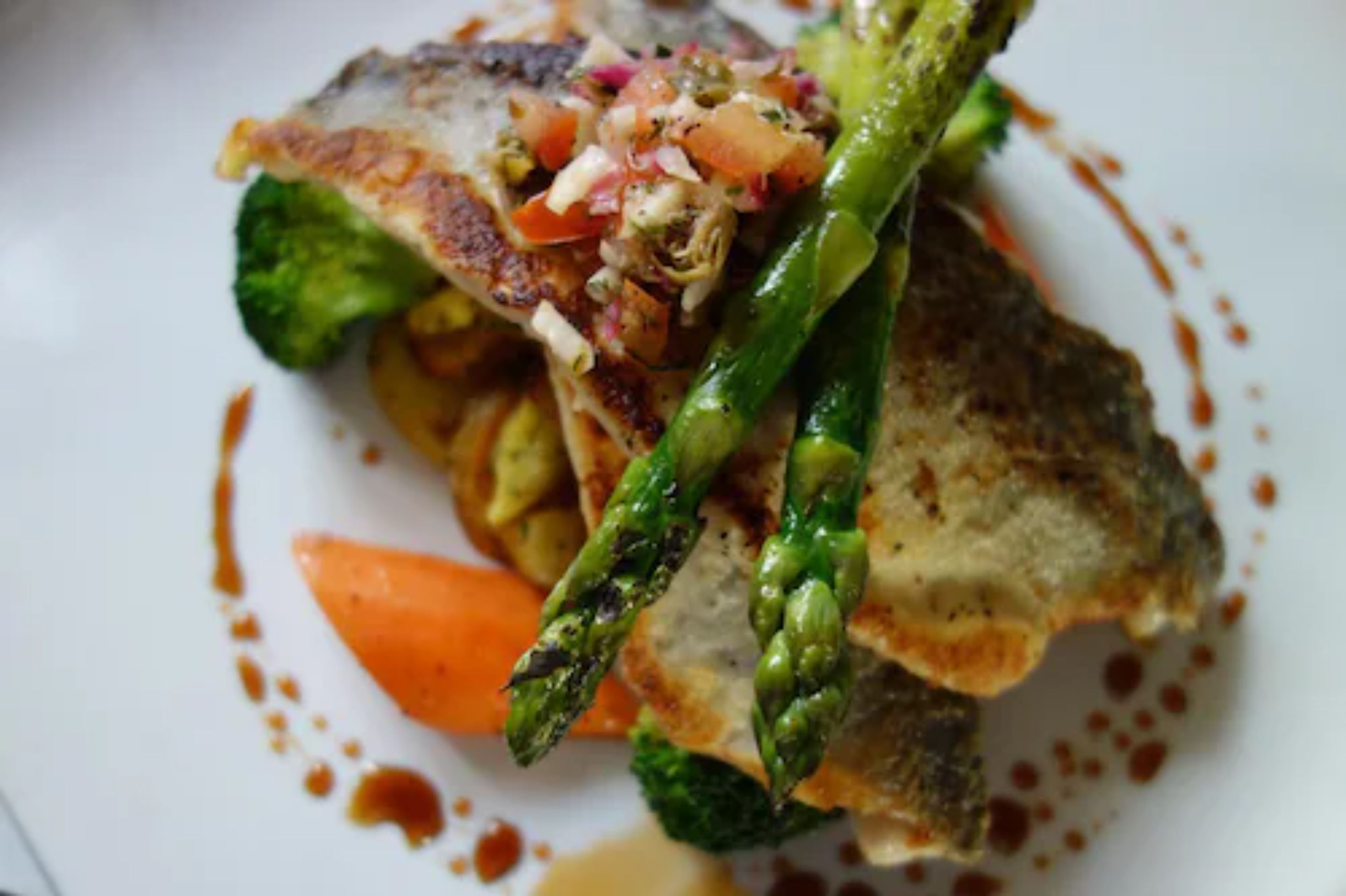 2 restaurants, breakfast served