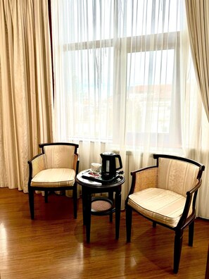 Colchones Select Comfort, minibar y caja de seguridad en la habitación 