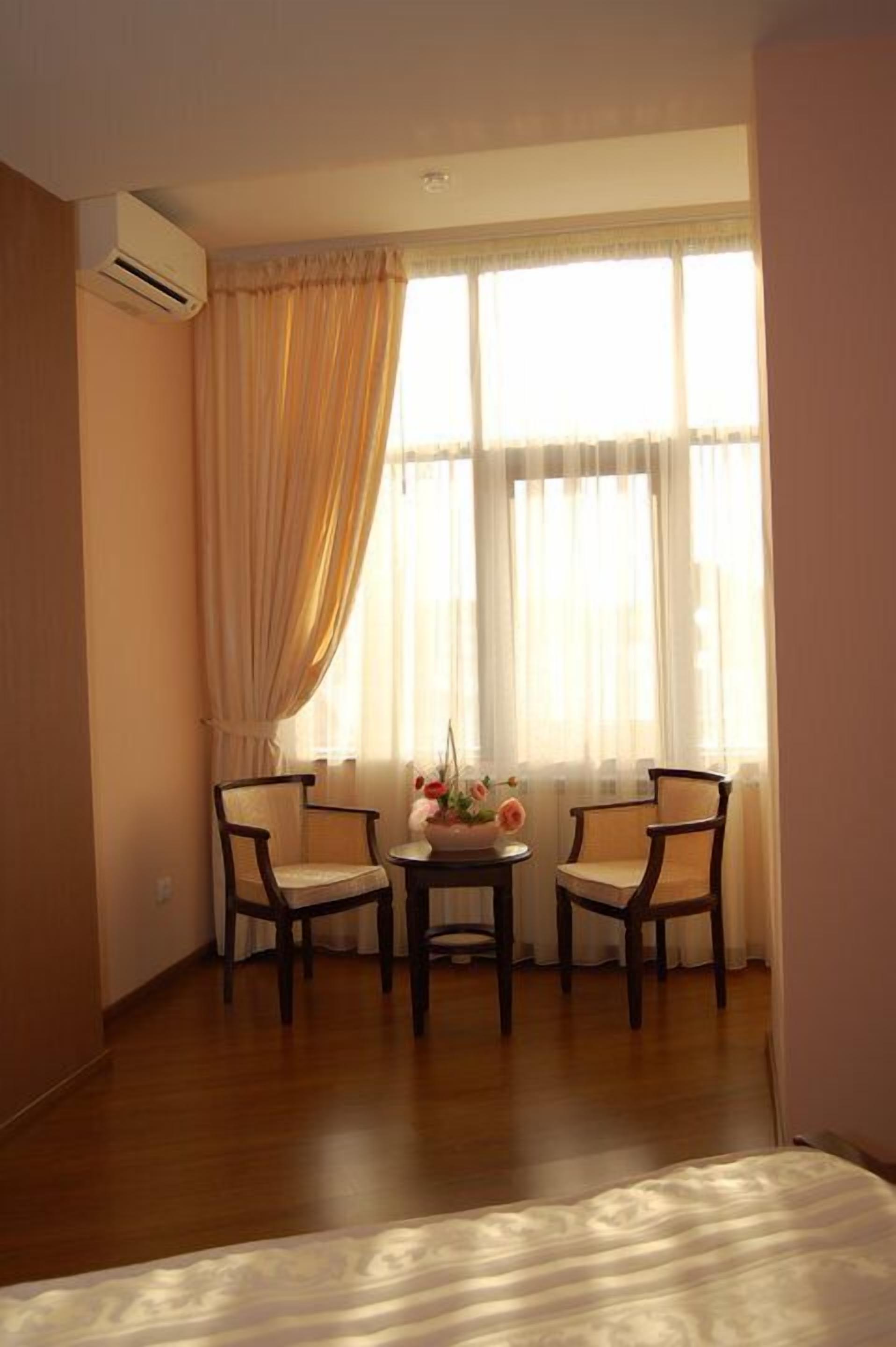 1 bedroom, select comfort beds, minibar, in-room safe