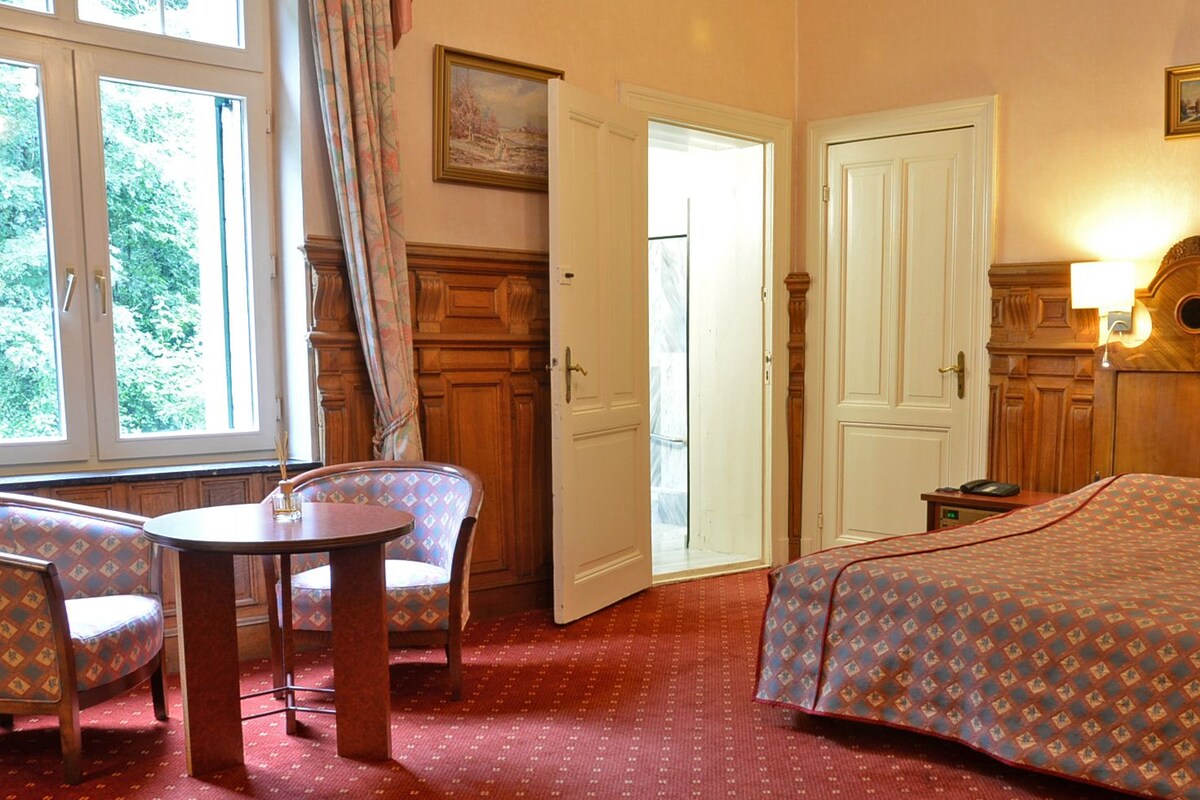 Chambre avec lits jumeaux, baignoire