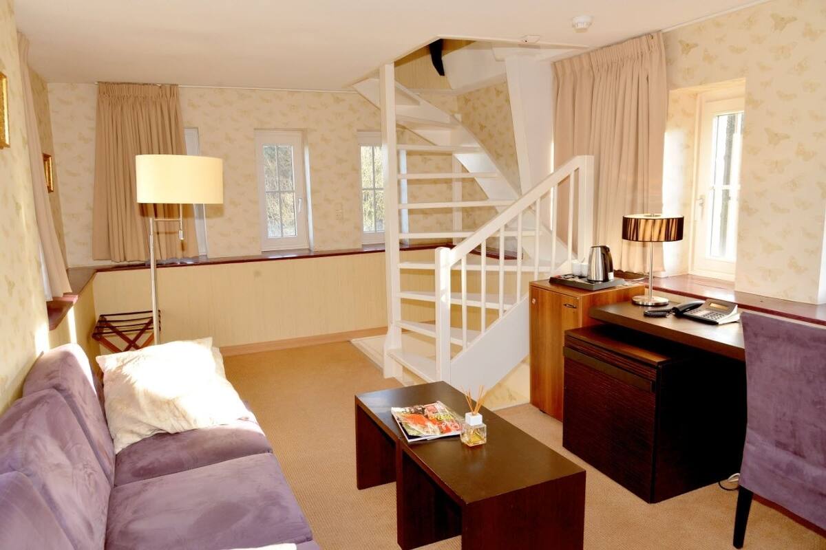 suite, tower | living area | flat-screen tv