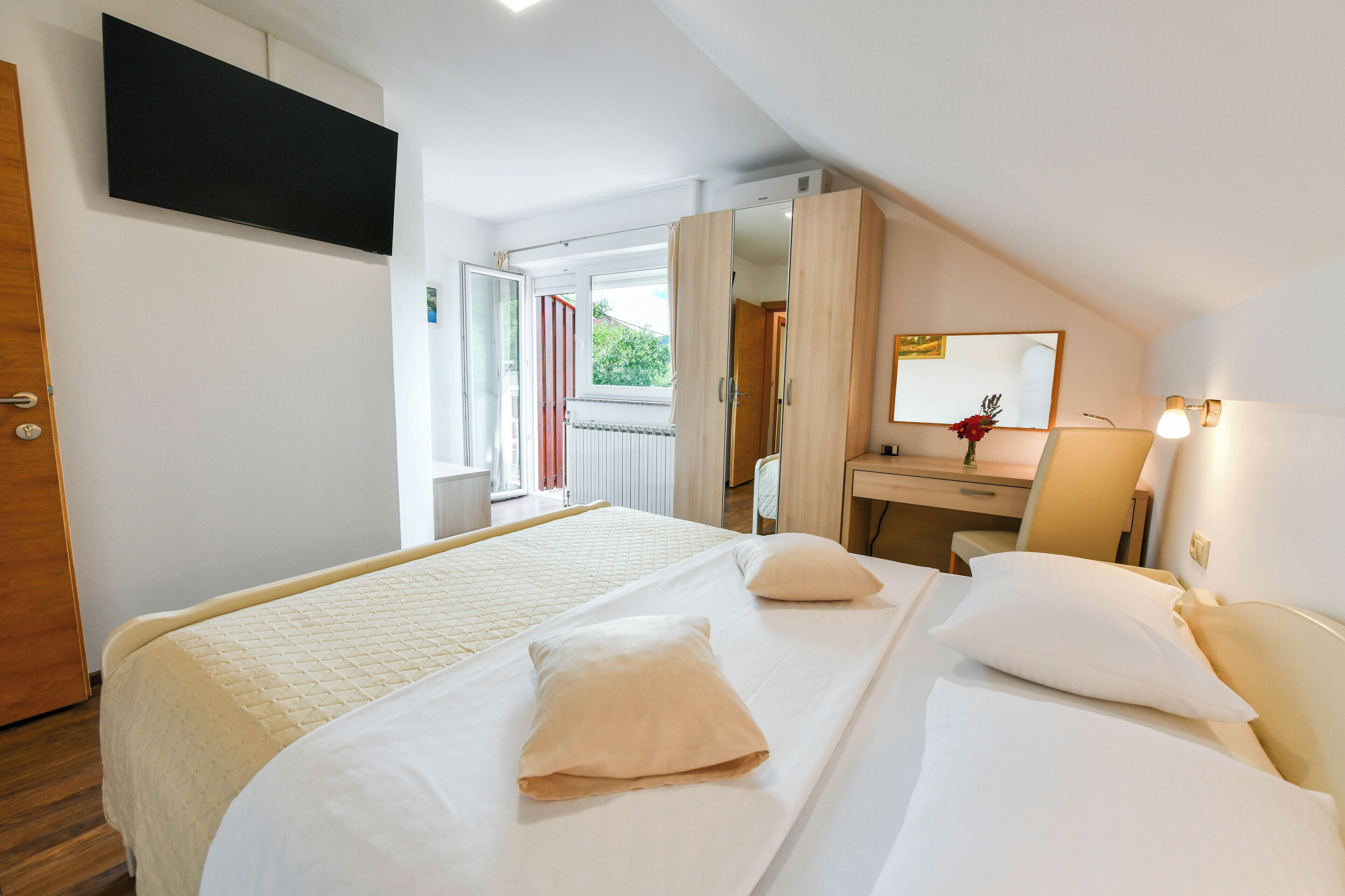 Apartment with kitchen and balcony | 1 bedroom, down comforters, memory foam beds, minibar