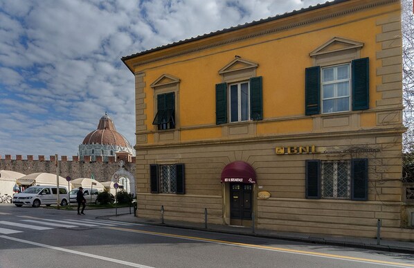 Mặt tiền nơi lưu trú