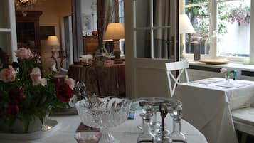 Breakfast, lunch, dinner served; garden views