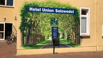 المنشأة من الخارج