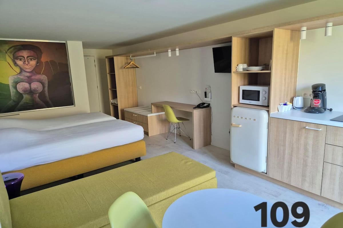 minibar, desk, iron/ironing board, free wifi