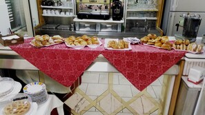 Colazione a base di specialità locali inclusa, servita tutte le mattine 