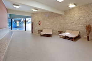Sauna, hot tub, hot springs/mineral springs, body treatments, mud baths