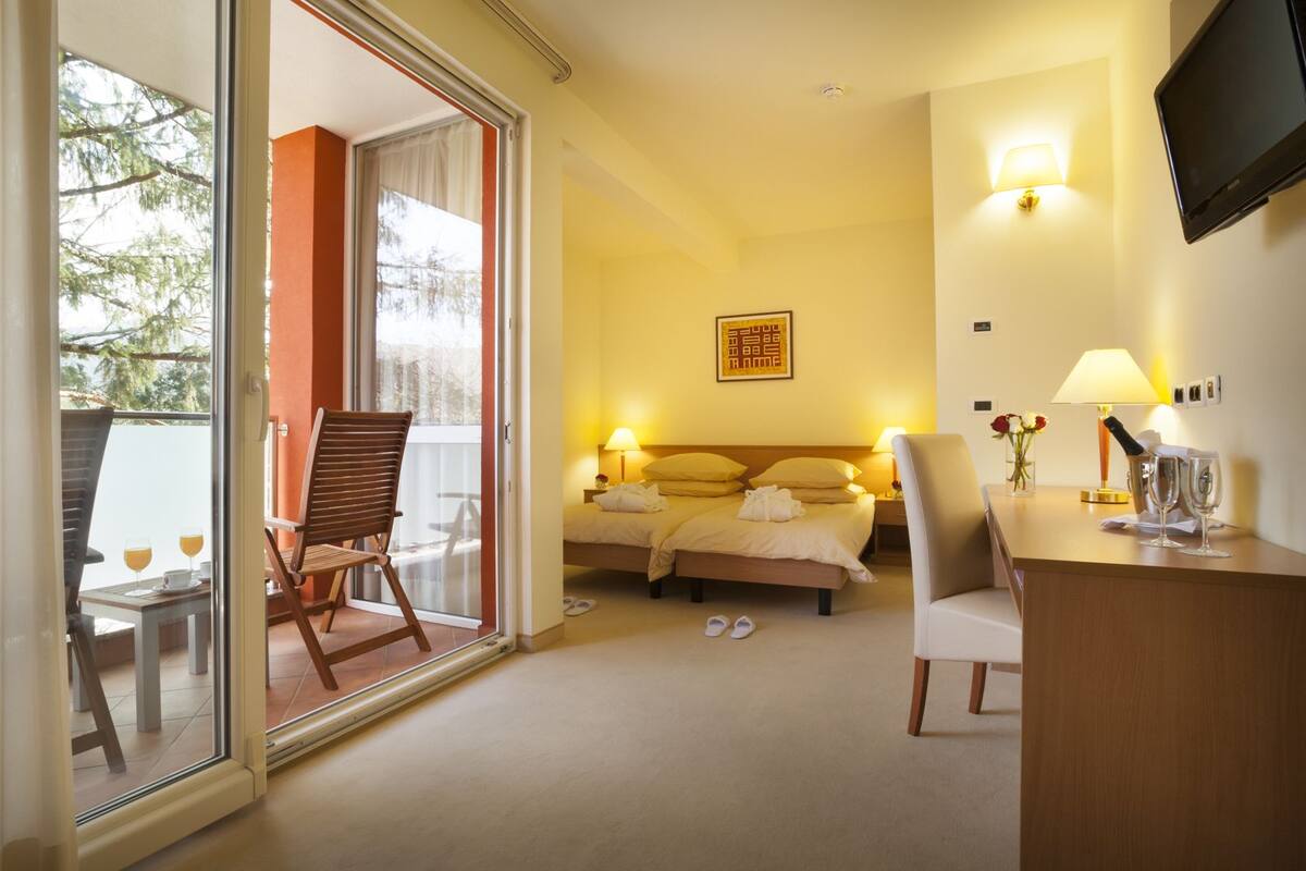 Minibar, in-room safe, desk, blackout curtains