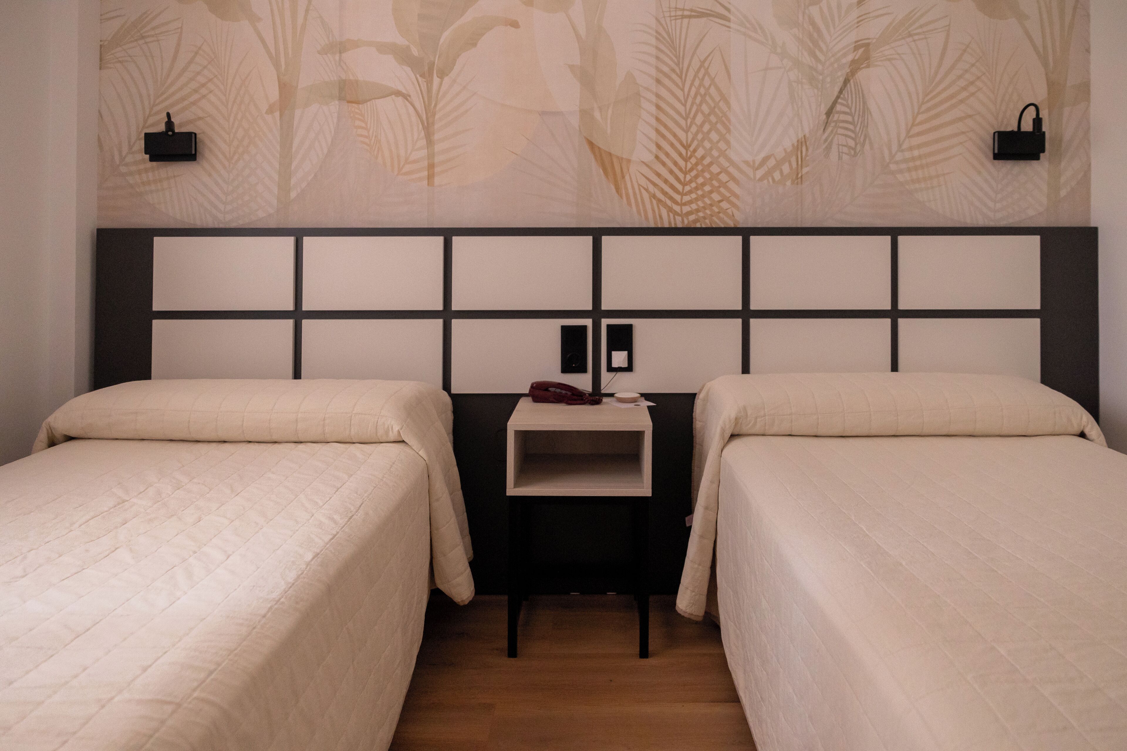 deluxe twin room | 1 bedroom, in-room safe, desk, soundproofing