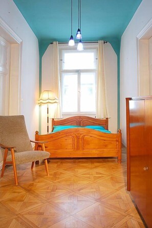 3. Double Room, 1 Double Bed, Shared Bathroom | 書桌、隔音、熨斗/熨衣板、無線上網