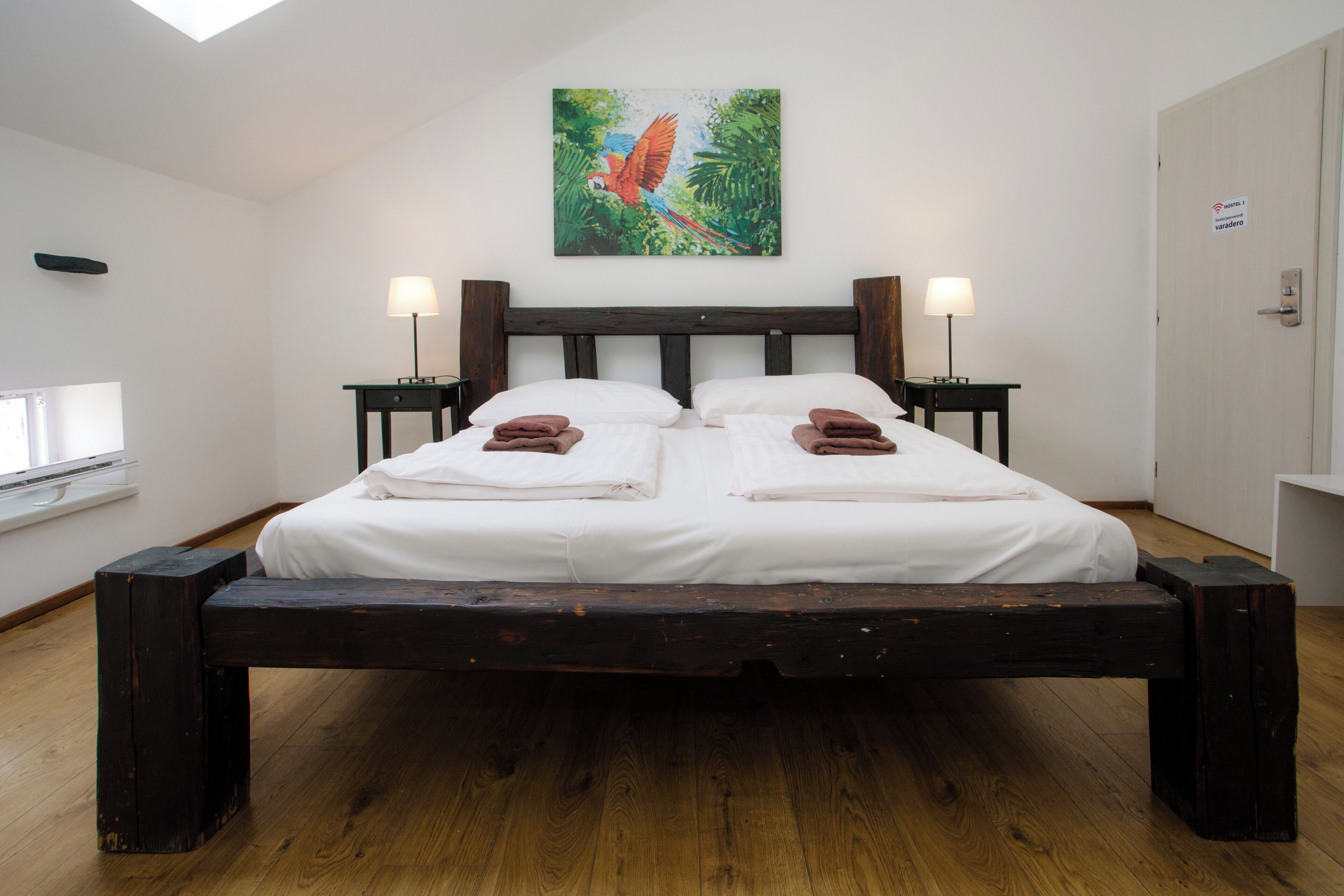 2. Double Room, 1 Double Bed, Private Bathroom | Desk, soundproofing, iron/ironing board, WiFi