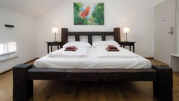 2. Double Room, 1 Double Bed, Private Bathroom | Desk, soundproofing, iron/ironing board, WiFi