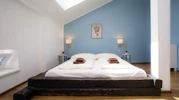 2. Double Room, 1 Double Bed, Private Bathroom | Desk, soundproofing, iron/ironing board, WiFi