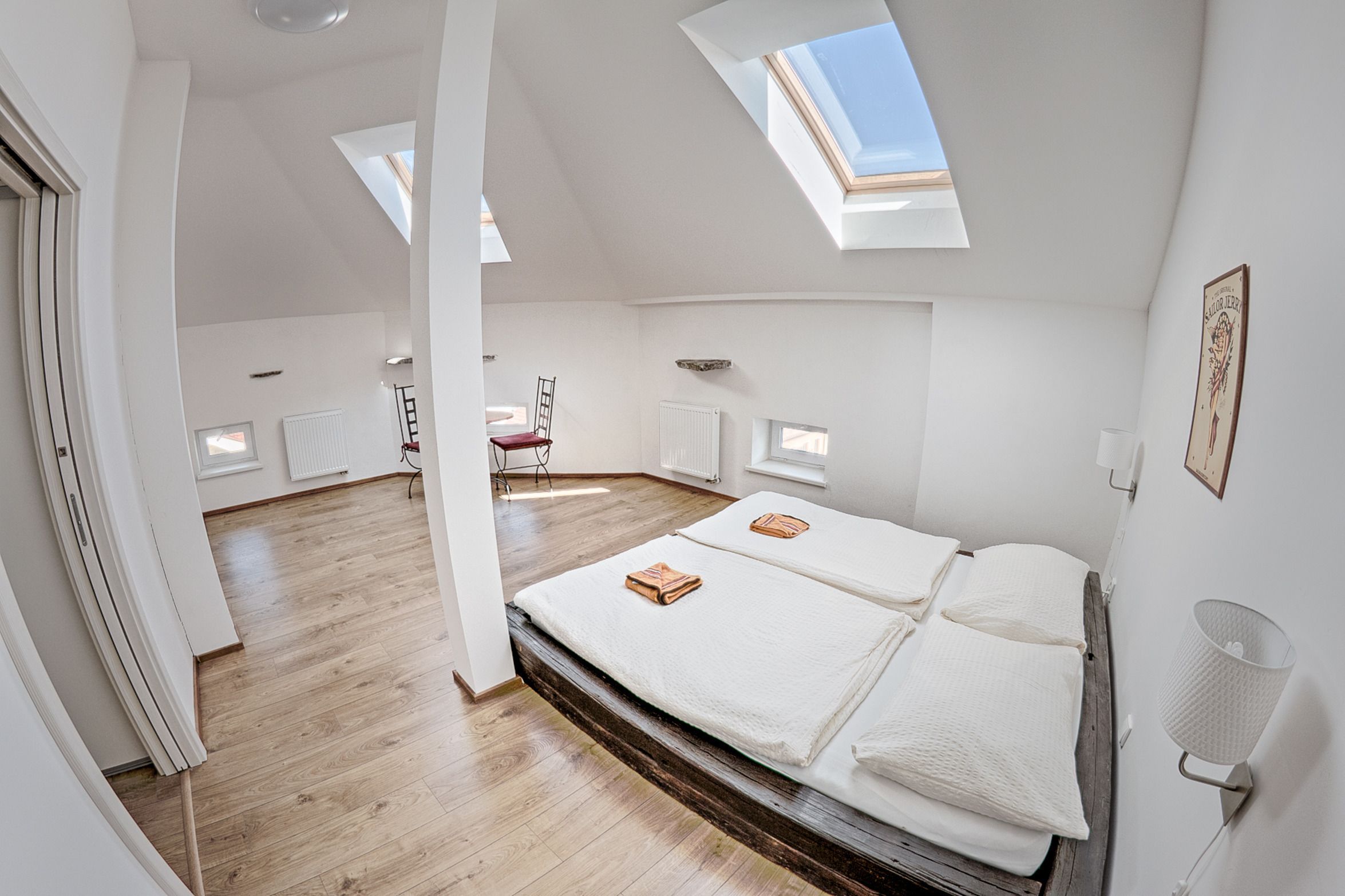 2. Double Room, 1 Double Bed, Private Bathroom | Desk, soundproofing, iron/ironing board, WiFi