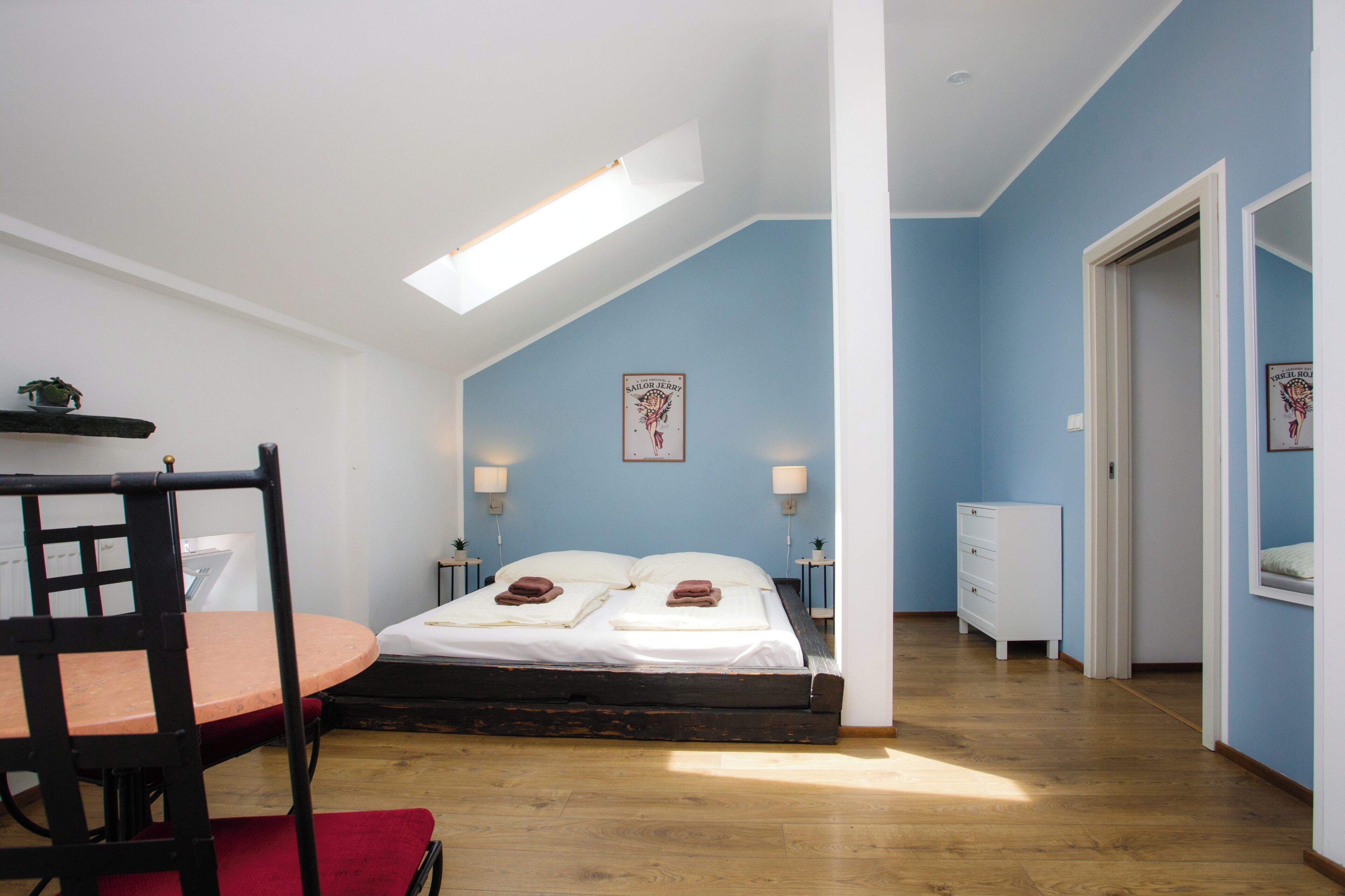 2. Double Room, 1 Double Bed, Private Bathroom | Desk, soundproofing, iron/ironing board, WiFi