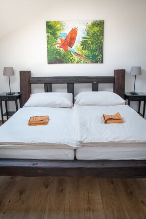 2. Double Room, 1 Double Bed, Private Bathroom | Desk, soundproofing, iron/ironing board, WiFi