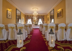 Indoor wedding - Greville Arms Hotel (Mullingar)