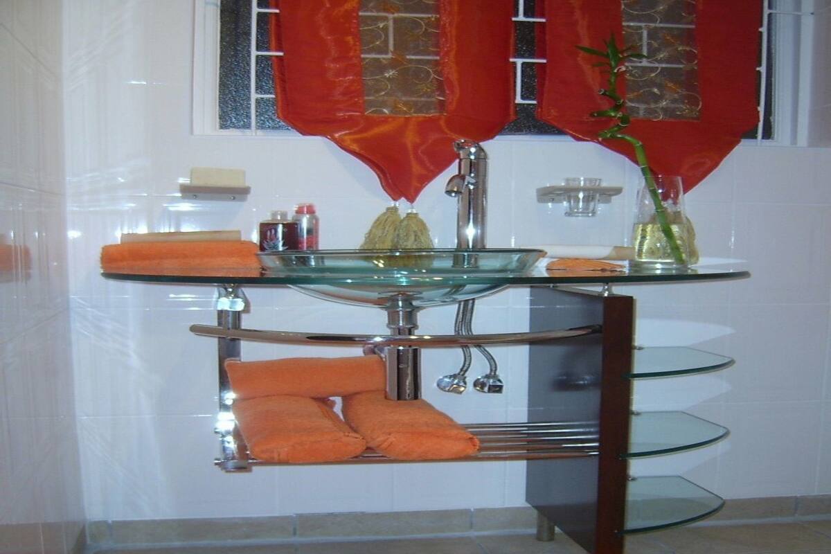 Bathroom sink