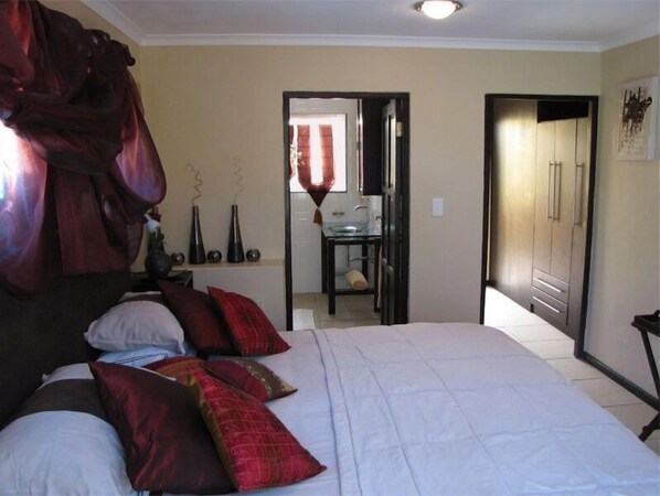 Premium bedding, pillow-top beds, in-room safe, iron/ironing board