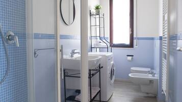 Superior-Apartment, 1 Schlafzimmer, KĂŒche | Badezimmerausstattung | Duschwanne, Haartrockner, Bidet, HandtĂŒcher