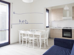 Superior Apartment, 1 Bedroom, Kitchen, Garden View | Private kitchenette