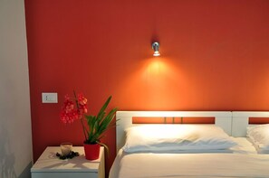 Double room with balcony | Bathroom | Shower, hair dryer, bidet, towels - La Punta (Otranto)