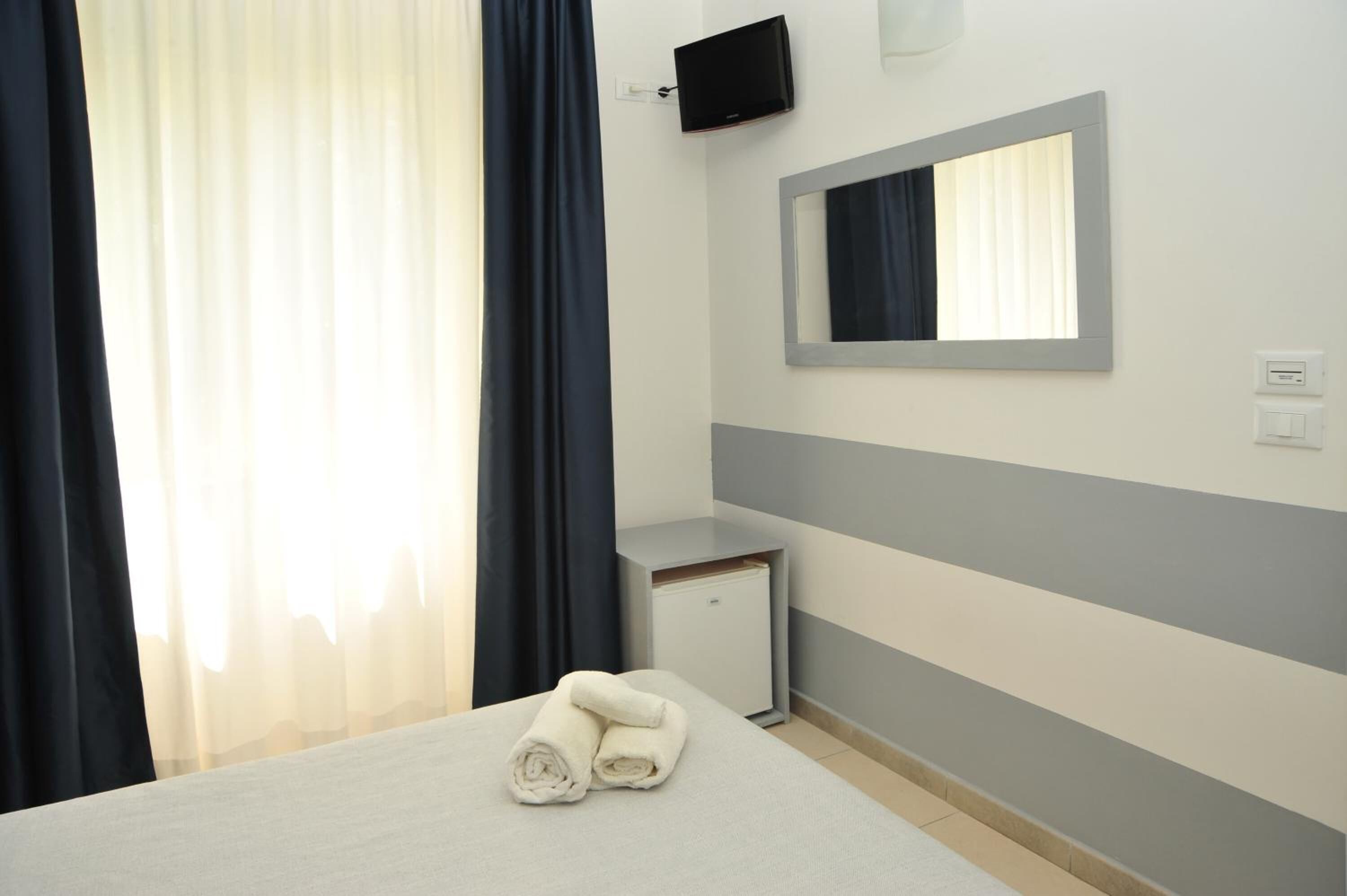 in-room safe, desk, bed sheets