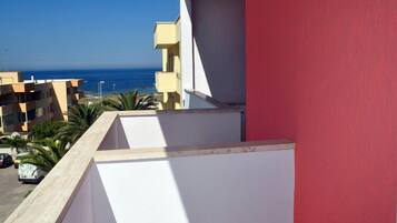 Zimmersafe, Schreibtisch, Bettwäsche